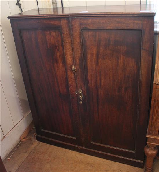 Two door mahogany dwarf cabinet(-)
